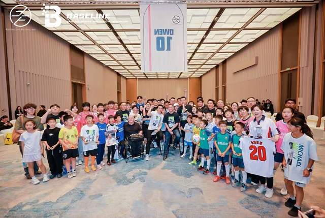 开云注册-“追风少年”空降咸阳！传奇球星欧文与秦超少年共度儿童节